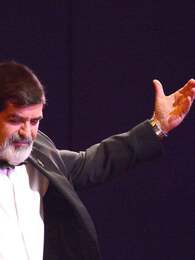 Ο Καλλιτεχνικός Διευθυντής της "ΠΟΛΥΦΩΝΙΚΗΣ" Μο Σταύρος Σολωμός μιλά στο The Best για τη δύναμη της μουσικής και τη σημασία των εξωσχολικών δραστηριοτήτων